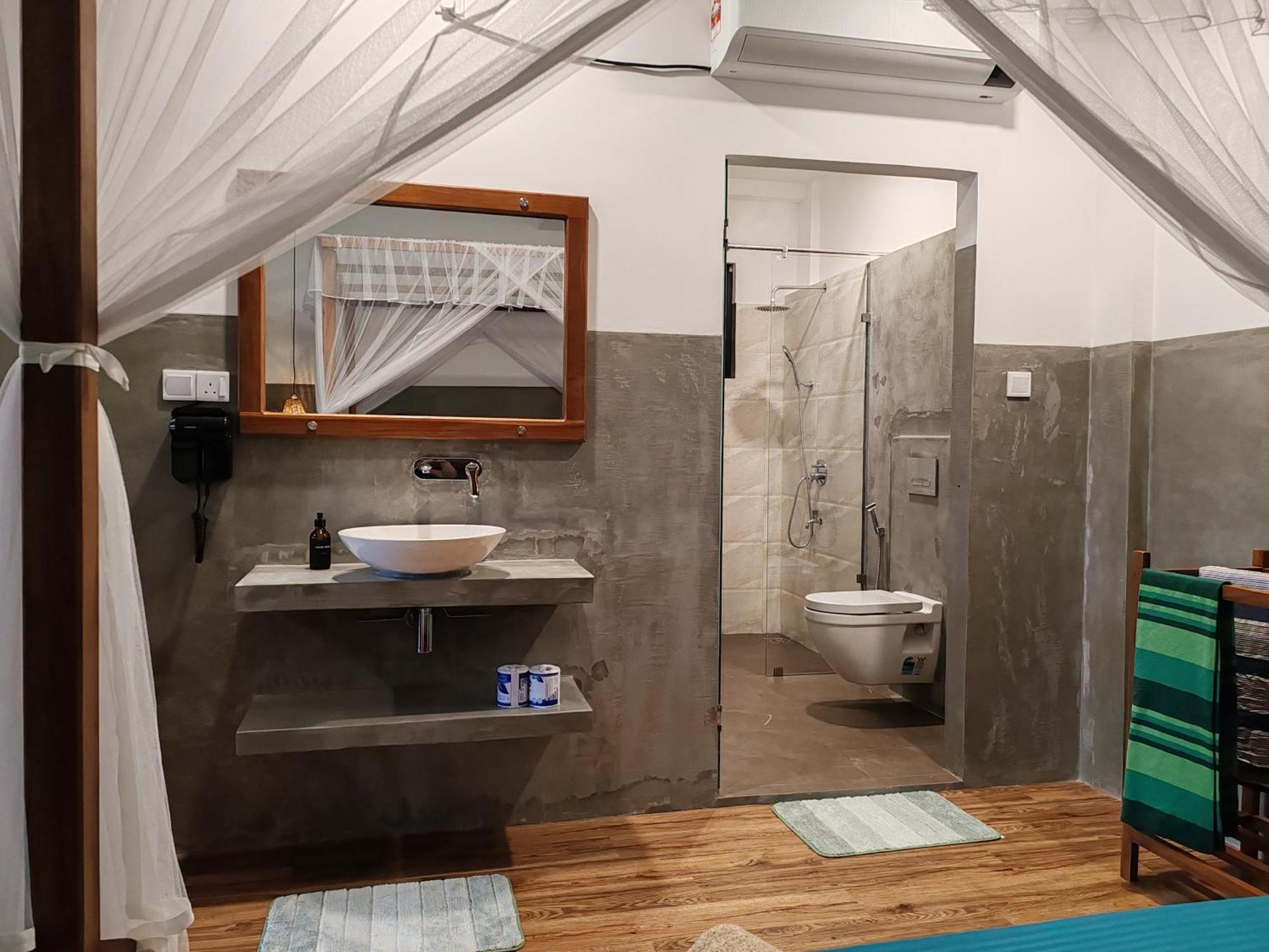 The Jungle View Hotel Mirissa Room photo